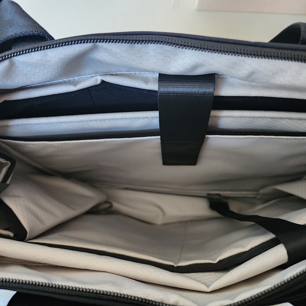 ALPAKA Metro Tote Black Axoflux 210D Recycled 14L Laptop Bag AA010500118 - Picture 10 of 12